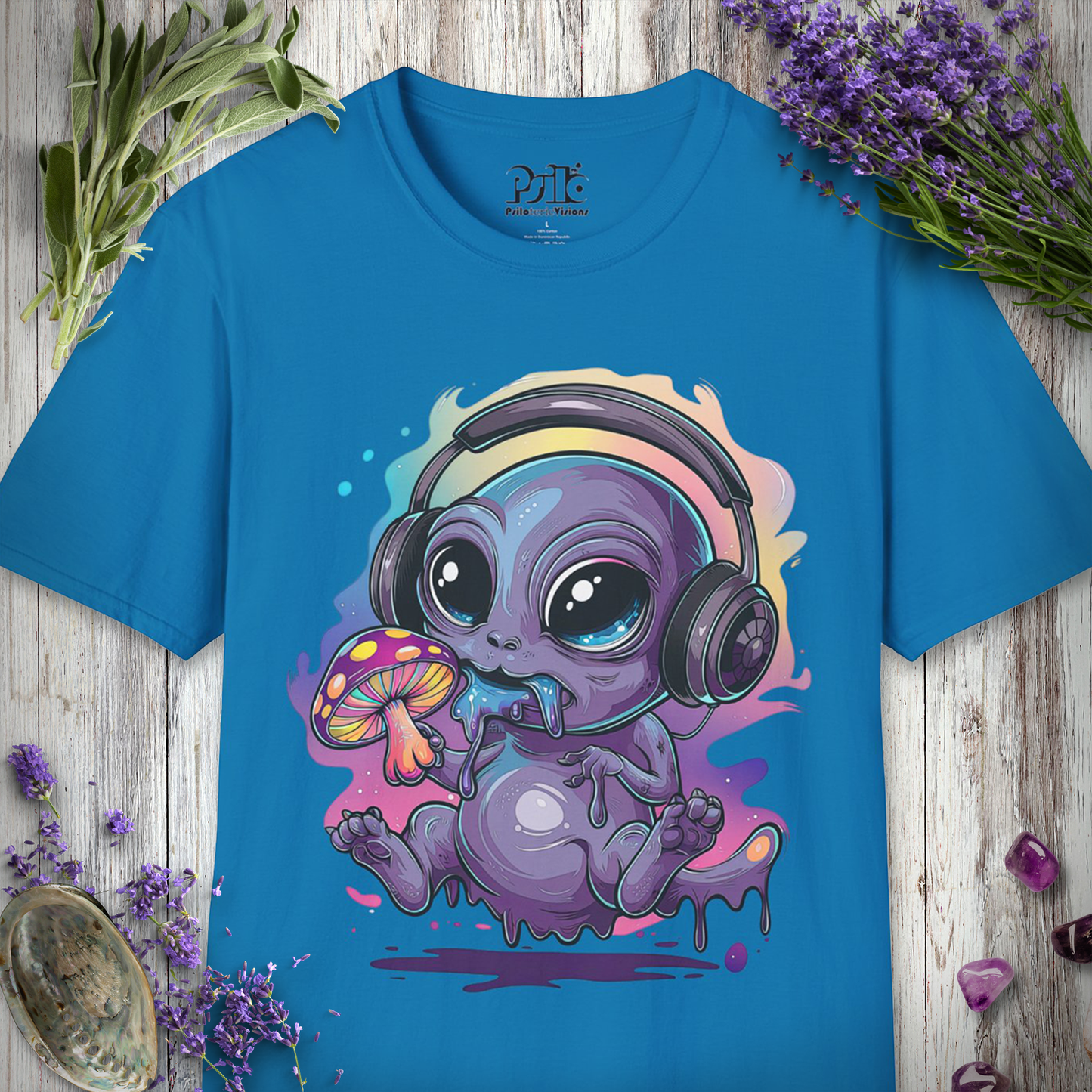 "Cute Trippy Alien Eating Mushroom" Unisex SOFTSTYLE T-SHIRT